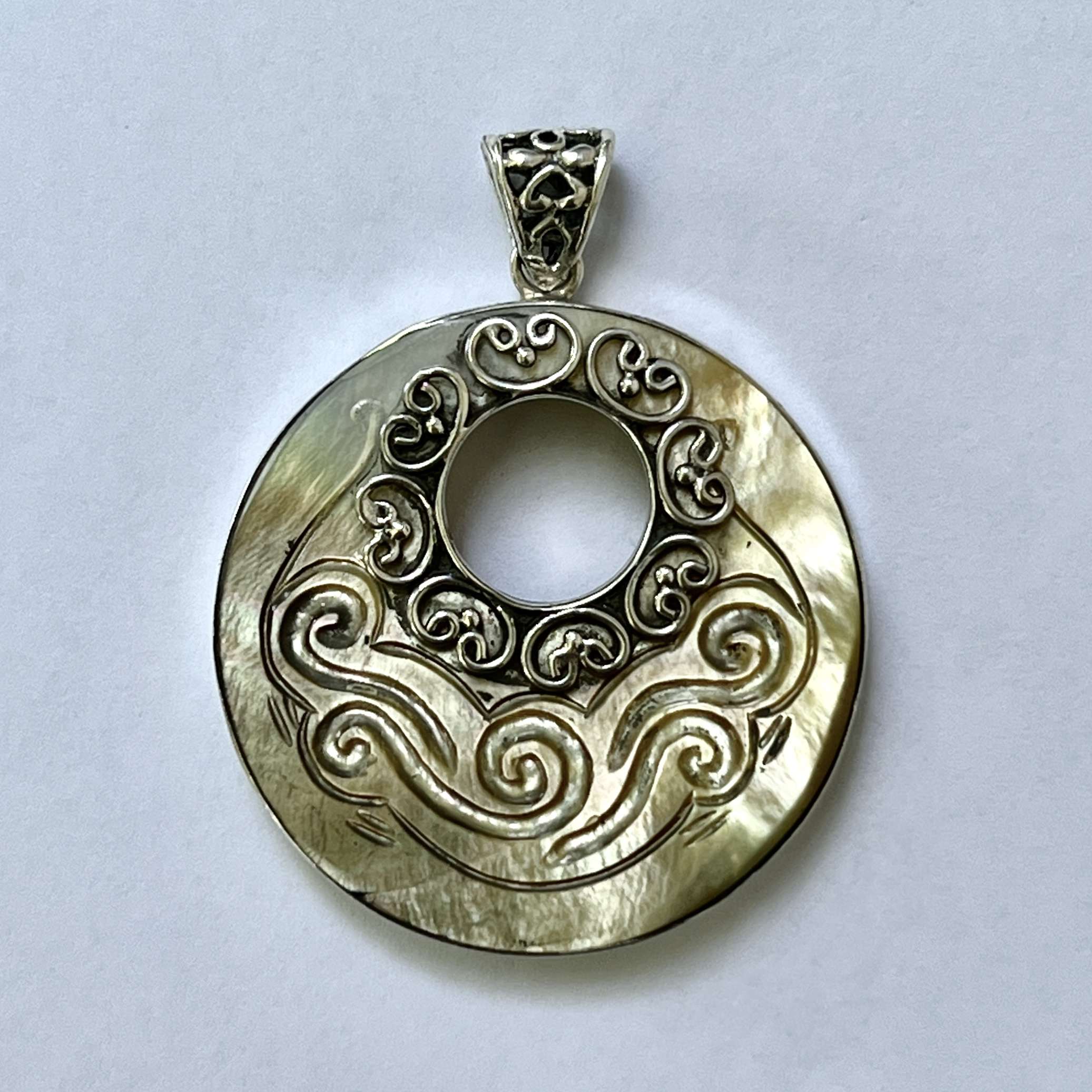 (HANDMADE 925 BALI STERLING SILVER FILIGREE PENDANTS WITH MOTHER OF PEARL)